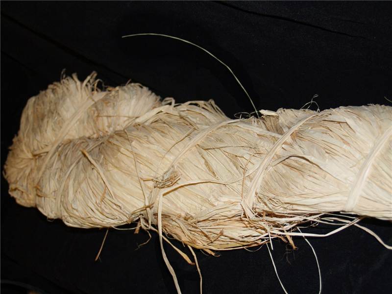 Natural Florist Long Good Quality Raffia 1Kg Bundle Hank